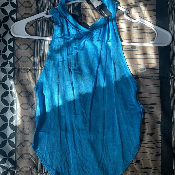 Cropped top with back out - Picture 1 of 2